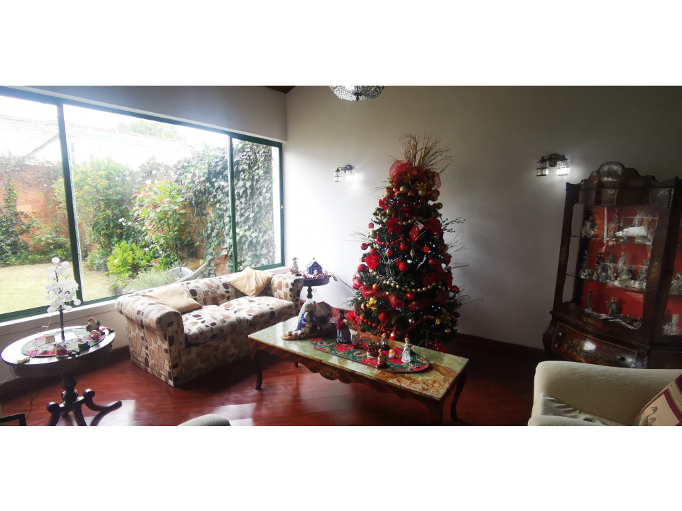 VENTA AMPLIA Y CLASICA CASA EN LAS VILLAS — foto 4