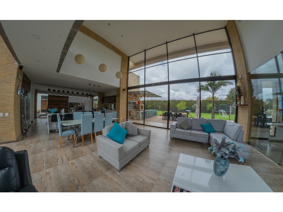 VENTA ESPECTACULAR E IMPONENTE CASA EN CHIA — foto 2