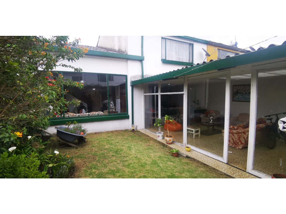 VENTA AMPLIA Y CLASICA CASA EN LAS VILLAS — foto 2