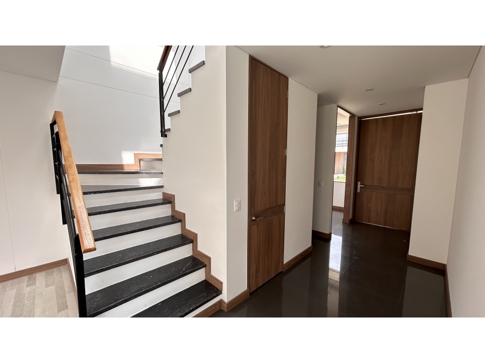 VENTA MODERNA CASA EN CAJICA CONJUNTO CLUB HOUSE — foto 4