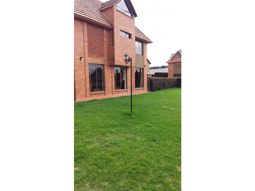 ARRIENDO AMPLÍA CASA EN CAJICA! — foto 3