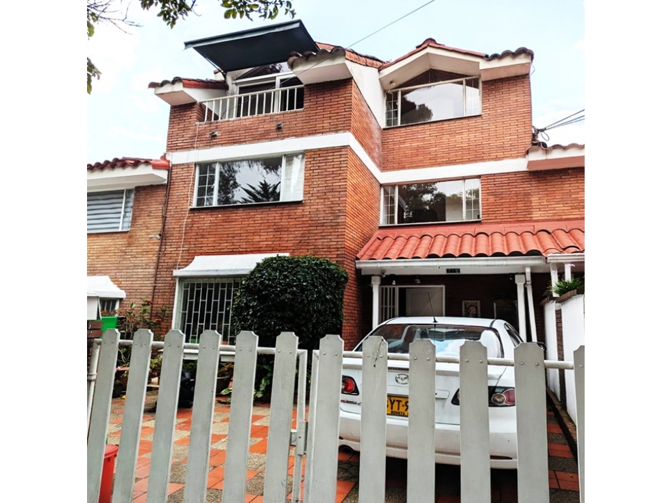 VENTA CASA EN CEDRO GOLF