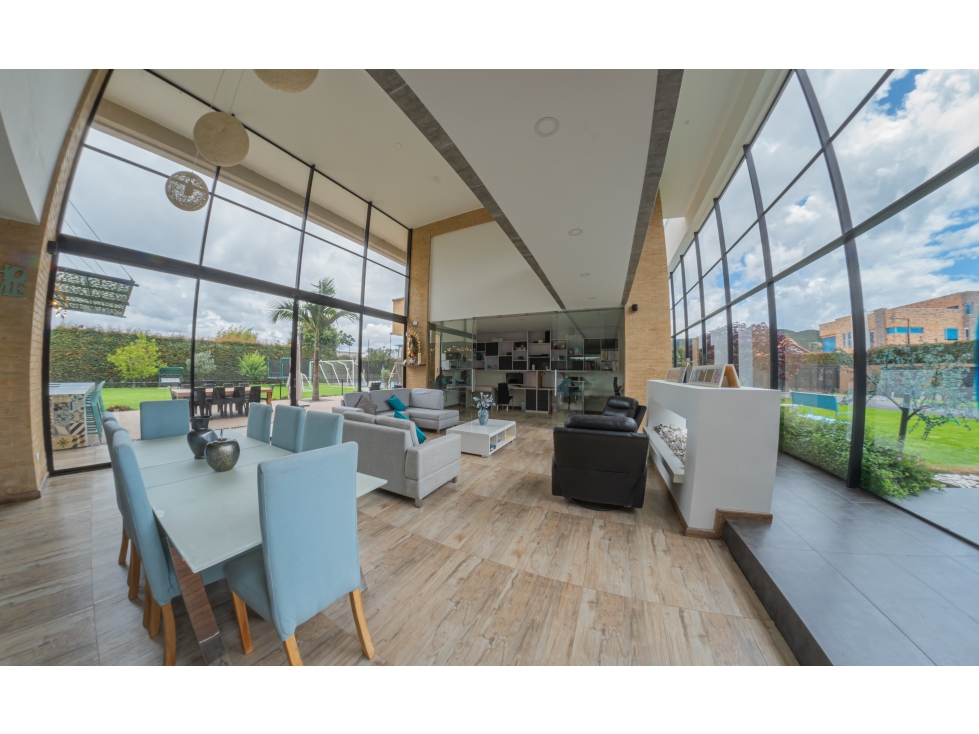 VENTA ESPECTACULAR E IMPONENTE CASA EN CHIA — foto 5