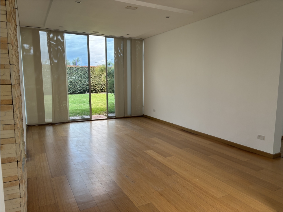 ARRIENDO AMPLÍA CASA 2PISOS CAJICA! — foto 4
