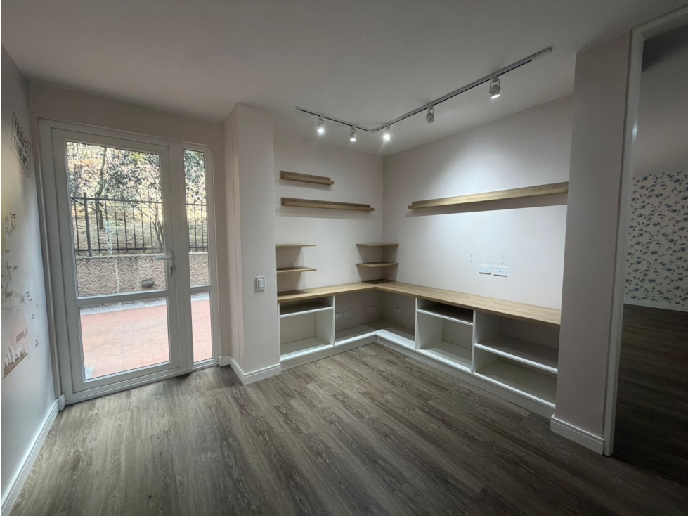 LINDARAJA HERMOSO APARTAMENTO CON TERRAZAS REMODELADO VISTA — foto 3