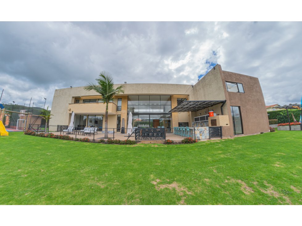 VENTA ESPECTACULAR E IMPONENTE CASA EN CHIA — foto 4
