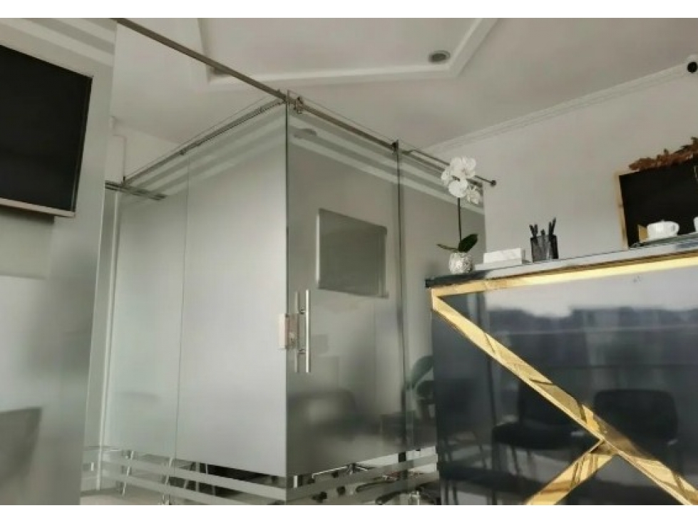 VENTA OFICINA PLAZA COMERCIAL PUNTO 72 - 4
