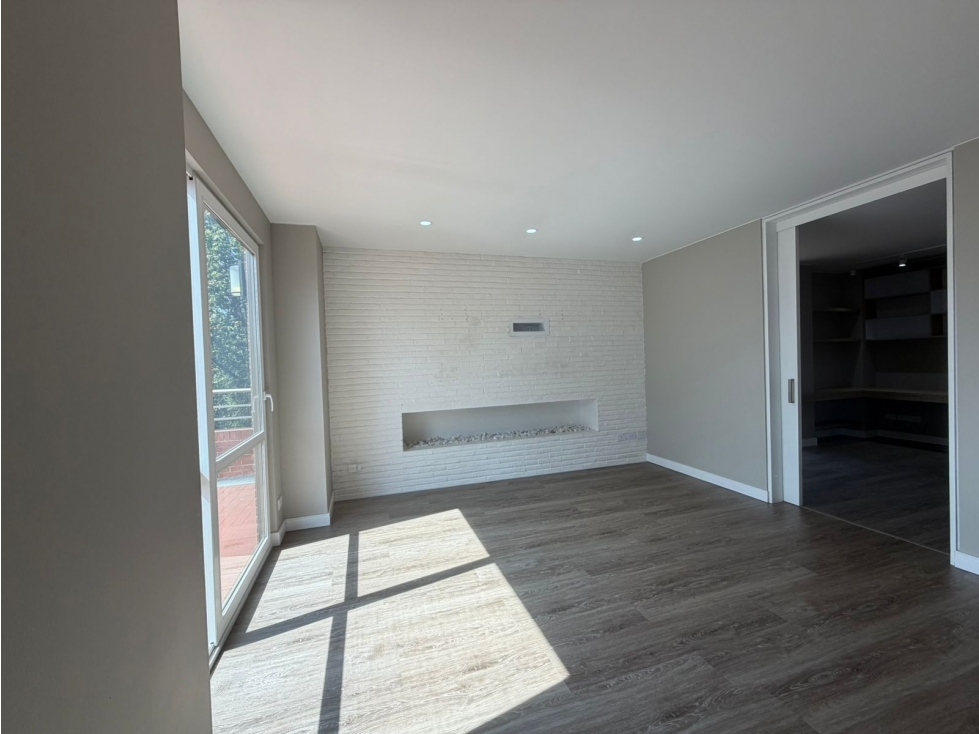 LINDARAJA HERMOSO APARTAMENTO CON TERRAZAS REMODELADO VISTA — foto 5
