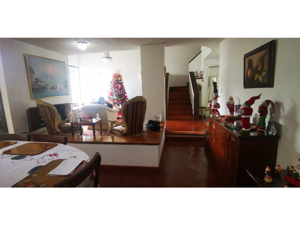 VENTA AMPLIA Y CLASICA CASA EN LAS VILLAS — foto 6