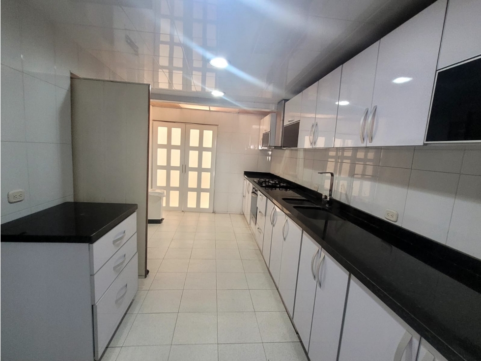 CASA AMPLIA EN URBANIZACIÓN LAS VILLAS CERCA A CC BULEVAR NIZA — foto 3