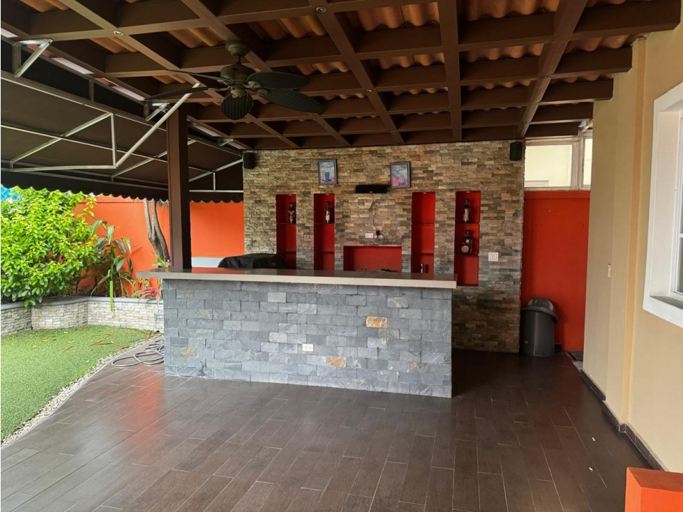 SE VENDE O SE ALQUILA con opción a compra en Castel Novo