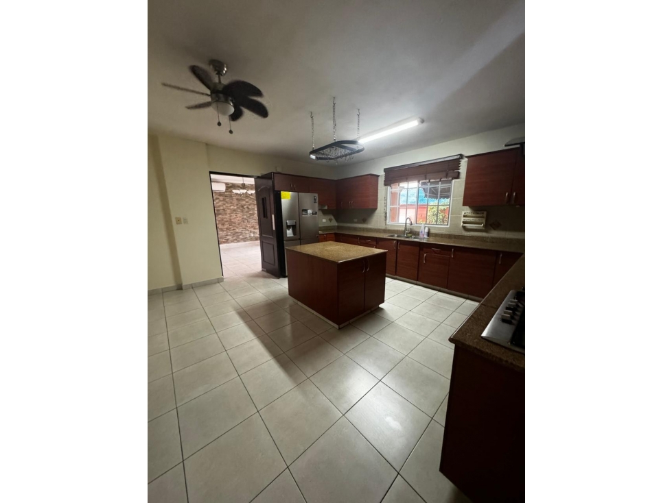 SE VENDE O SE ALQUILA con opción a compra en Castel Novo — foto 2