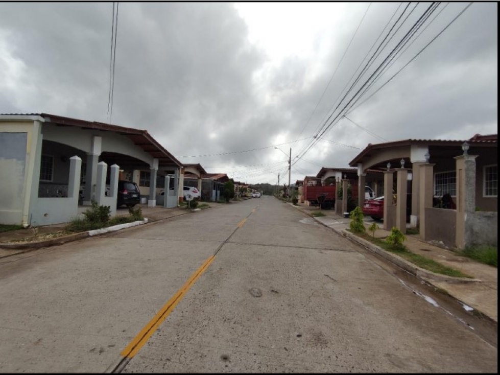 VENDO CASA EN BRISAS DEL GOLF ARRIAJAN