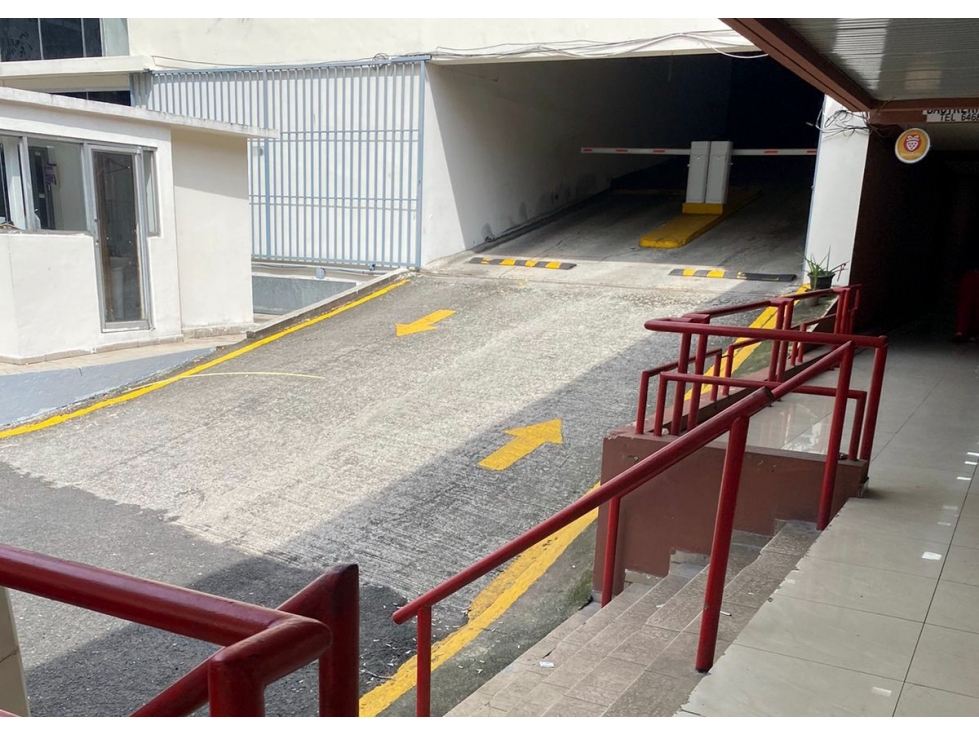 VENDO LOCAL COMERCIAL EN OBARRIO, AVENIDA BENETTON