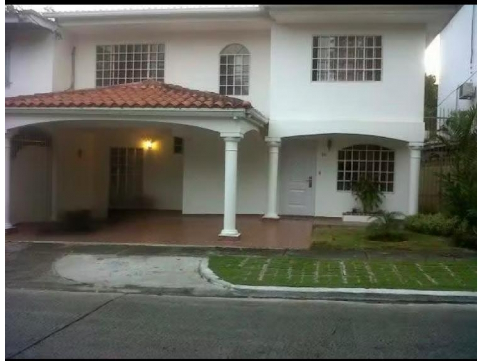 SE VENDE CASA EN URBANIZACIÓN LA LOMA