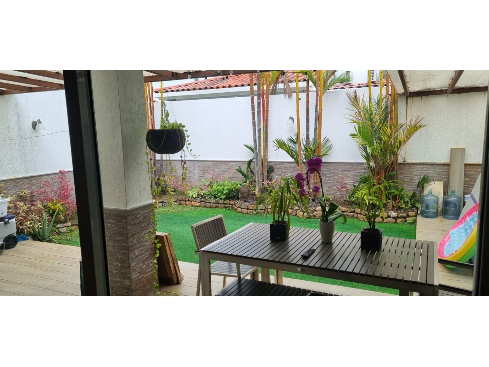 VENDO CASA QUINTA DE VERSALLES MODELO MARSELLA