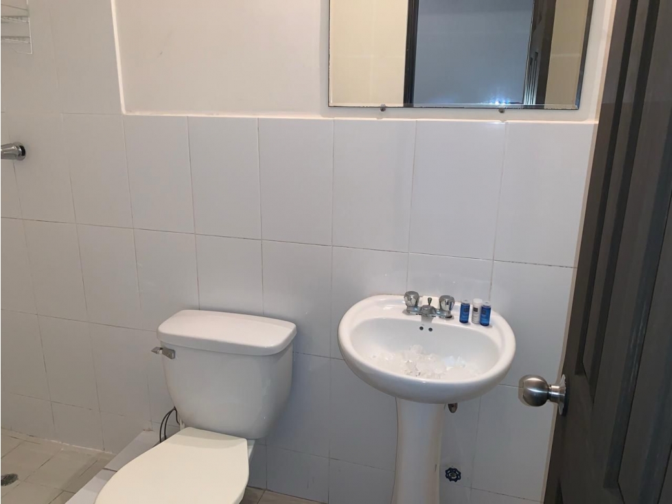 SE VENDE O ALQUILA APARTAMENTO AMOBLADO PH PACIFIC SKY — foto 5