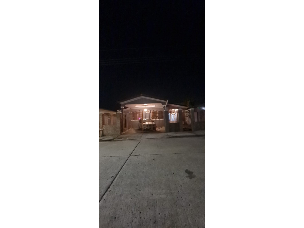 VENDO CASA BRISAS DEL GOLF EN CALLE 37 NORTE