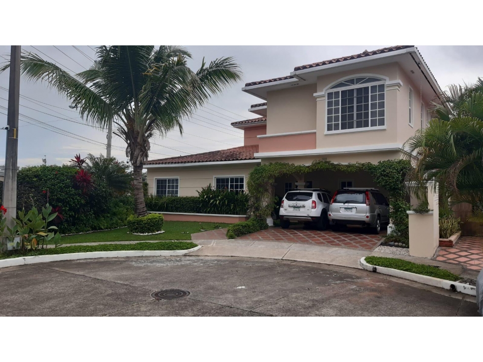 VENDO O ALQUILO CASA EN VILLA VALENCIA EN ESQUINA