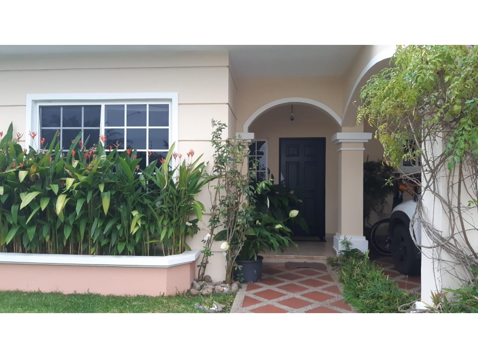 VENDO O ALQUILO CASA EN VILLA VALENCIA EN ESQUINA — foto 2