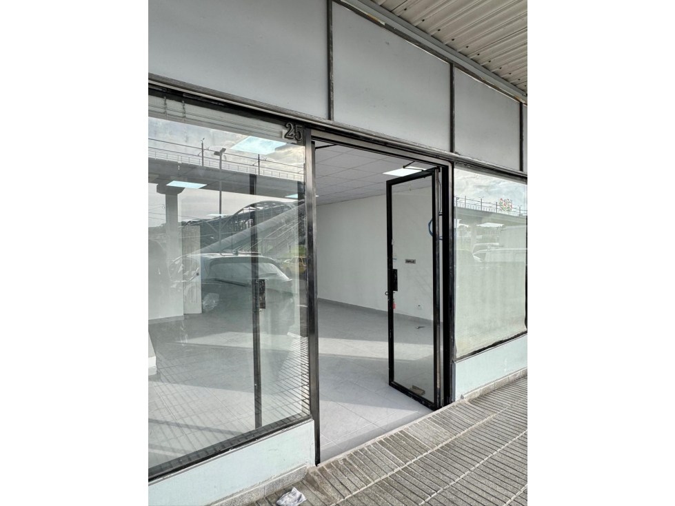 OFICINA EN ALQUILER - Plaza Conquistador