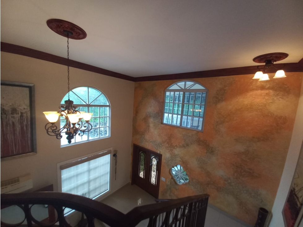 VENDO CASA -ALTOS DE PANAMÁ-BOSQUE DE LOS CIBELES — foto 2