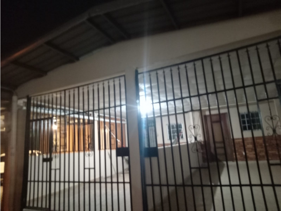 VENDO O ALQUILO CASA EN URB. TORREMOLINO