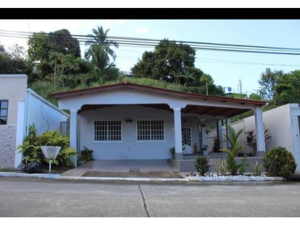VENDO CASA REMODELADA, BRISAS DEL GOLF