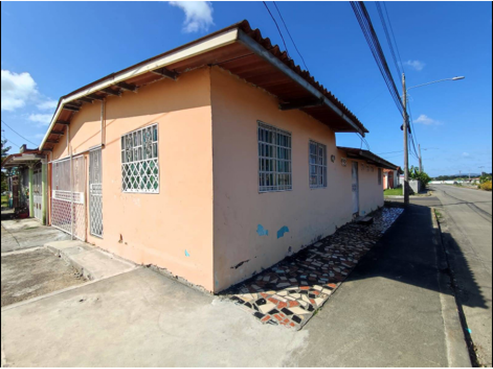 SE VENDE CASA DE ESQUINA EN URB. COLINAS DE PACORA y OTRAS - 2