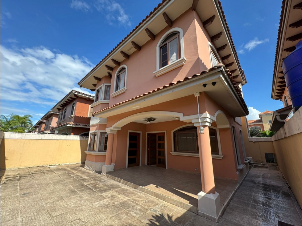 Casa en Venta PH RESIDENCIAL El DORAL- Costa Sur