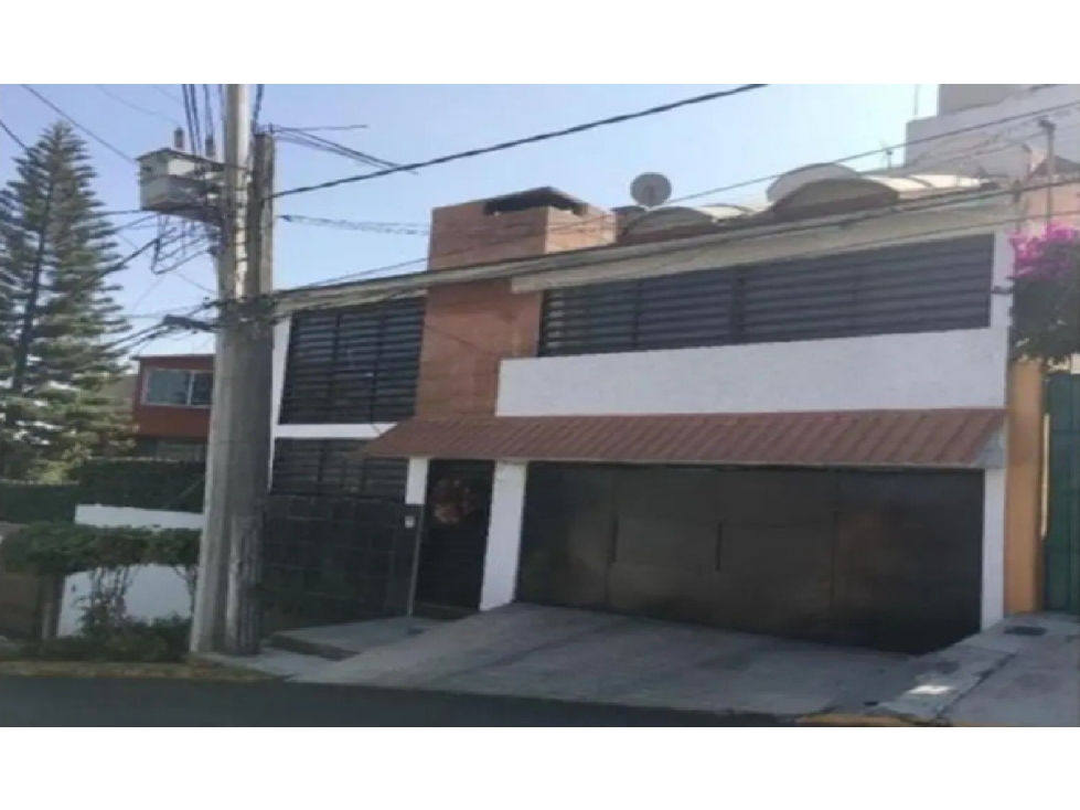 Casa en Remate en Lomas de lasÁguilas, FG-1578