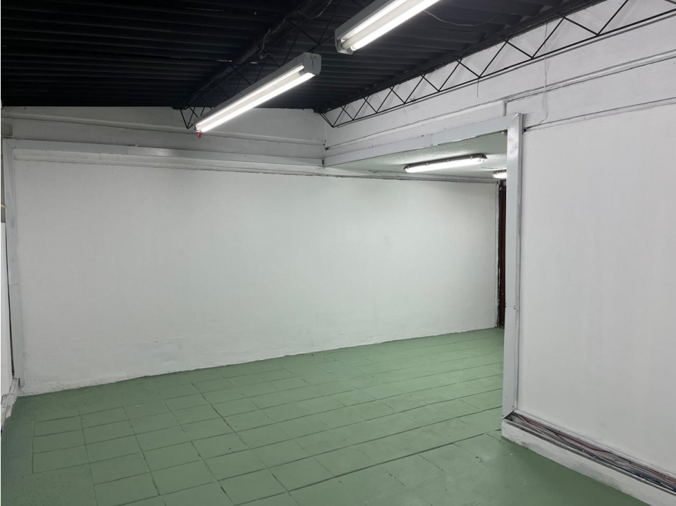 ARRIENDO / ALQUILO ESPACIOS PARA OFICINA/S BODEGA EN EL POLO CLUB — foto 3