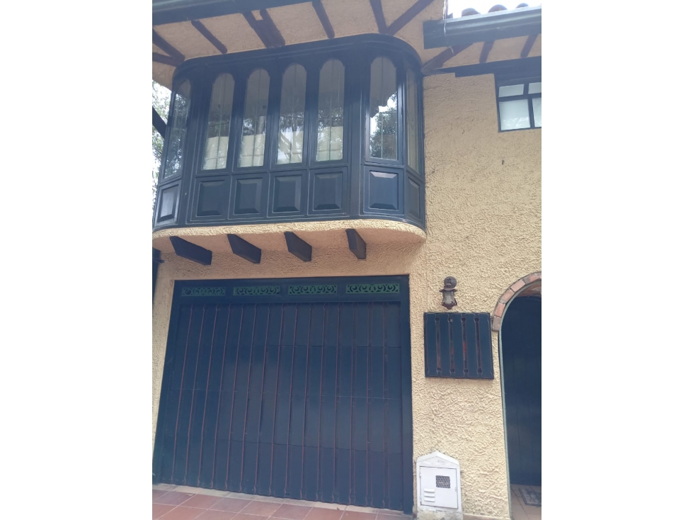 ARRIENDO CASA GRANDE EN SANTABARBARA ORIENTAL CARRERA 4° BOGOTA COL