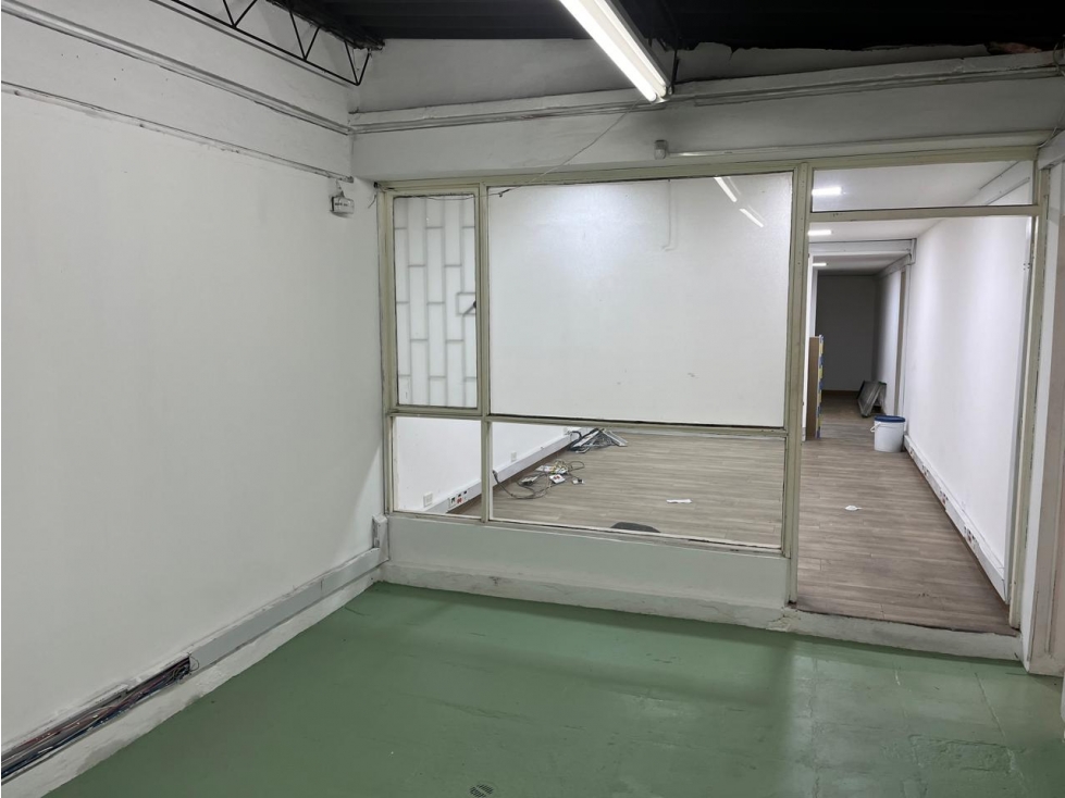 ARRIENDO / ALQUILO ESPACIOS PARA OFICINA/S BODEGA EN EL POLO CLUB — foto 2