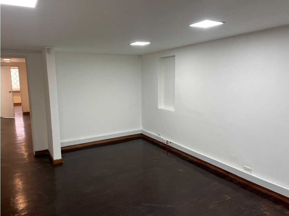 ARRIENDO / ALQUILO ESPACIOS PARA OFICINA/S BODEGA EN EL POLO CLUB — foto 4