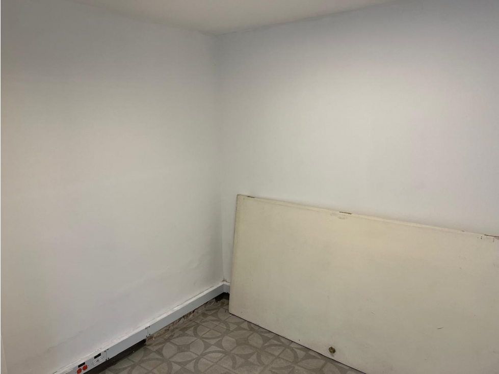 ARRIENDO / ALQUILO ESPACIOS PARA OFICINA/S BODEGA EN EL POLO CLUB — foto 5
