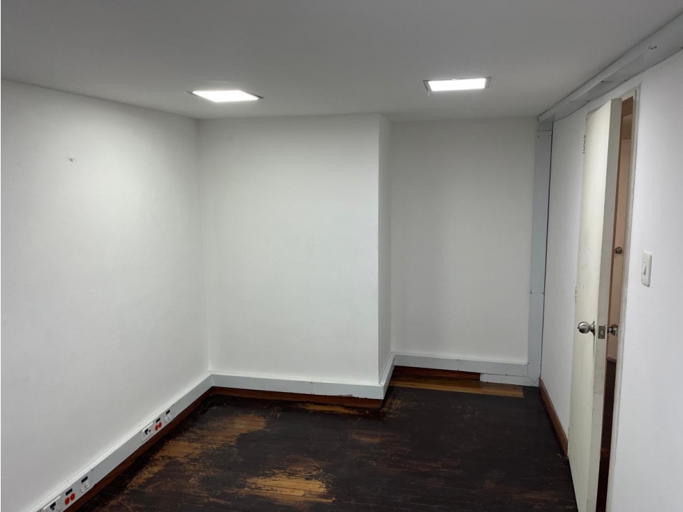 ARRIENDO / ALQUILO ESPACIOS PARA OFICINA/S BODEGA EN EL POLO CLUB — foto 6