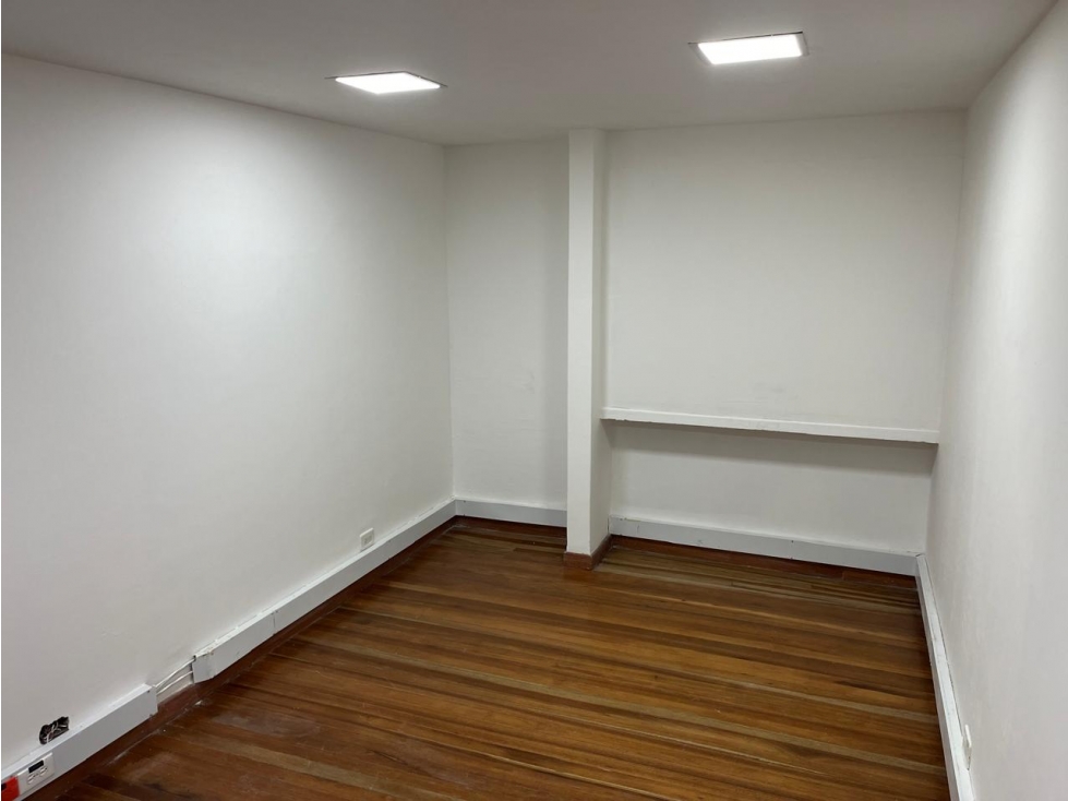 ARRIENDO / ALQUILO ESPACIOS PARA OFICINA/S BODEGA EN EL POLO CLUB