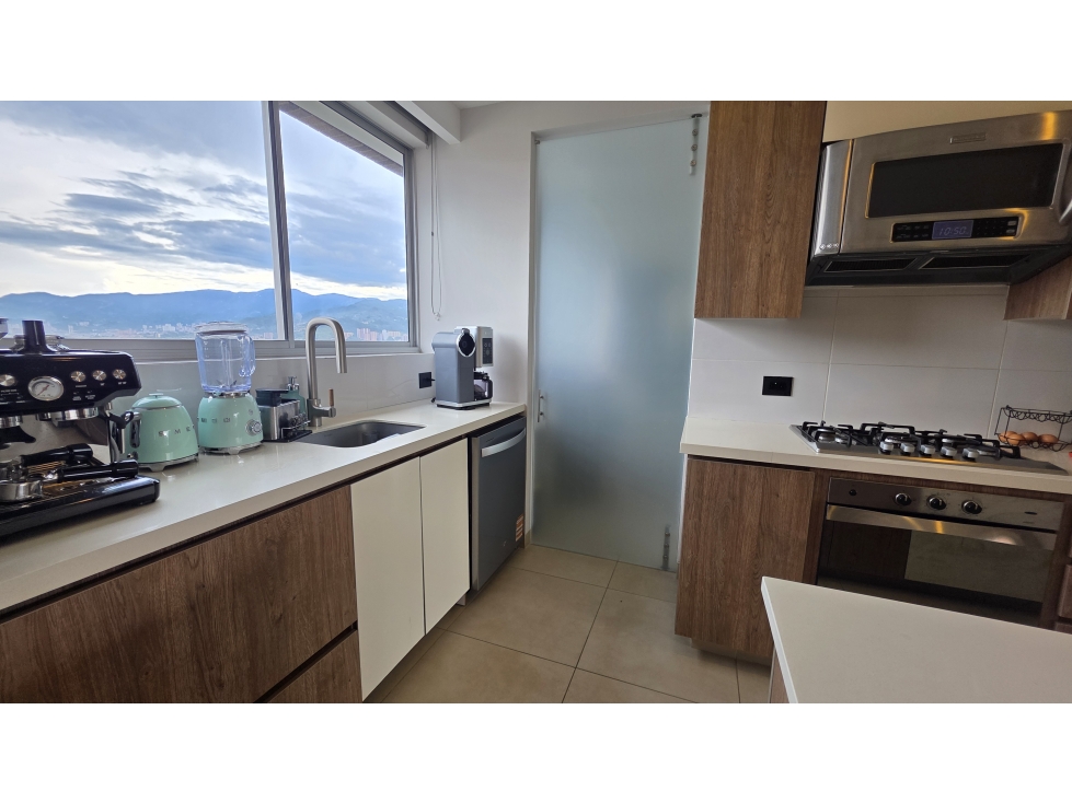 VENTA PENTHOUSE CON TERRAZA EN CASTROPOL - POBLADO, VISTA ABIERTA. — foto 6
