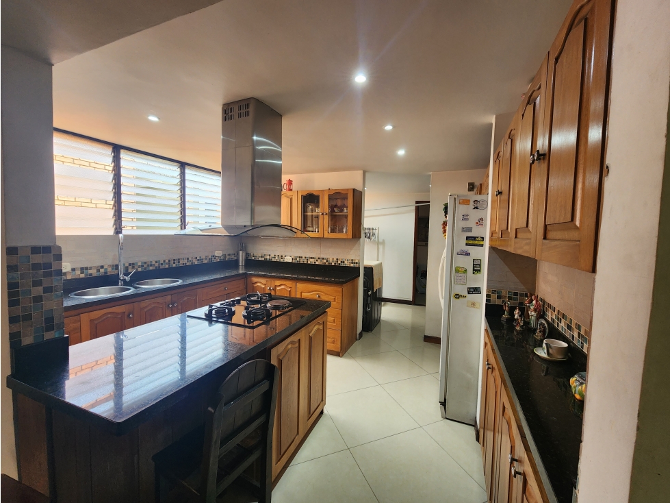 VENTA APARTAMENTO EN LAURELES, MUY BIEN UBICADO. — foto 3