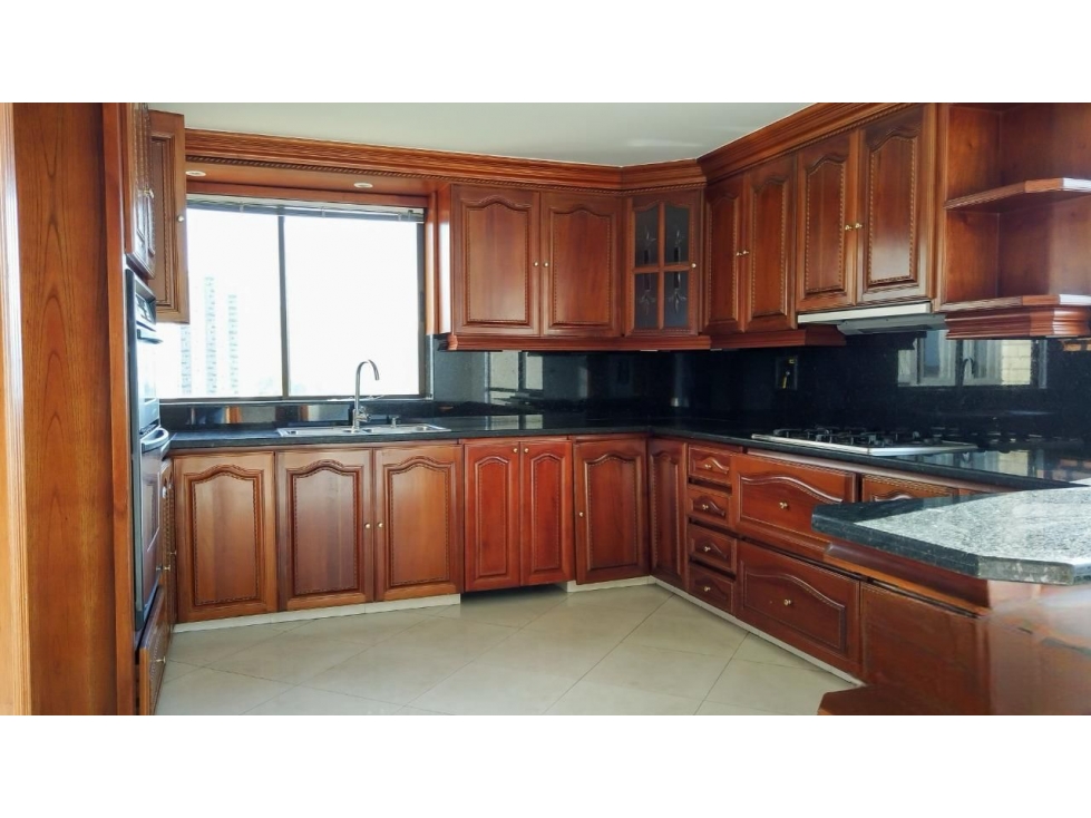 VENTA APARTAMENTO POBLADO EL TESORO PISO MEDIO