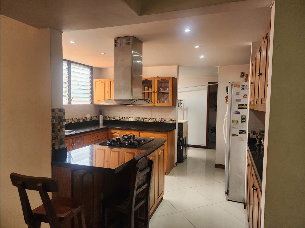 VENTA APARTAMENTO EN LAURELES, MUY BIEN UBICADO. — foto 2
