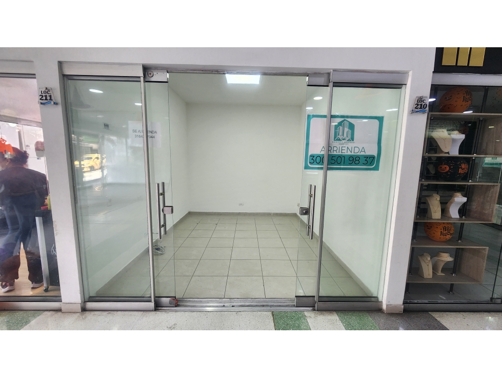 VENTA LOCAL EN CENTRO COMERCIAL LA ESTRELLA - 1