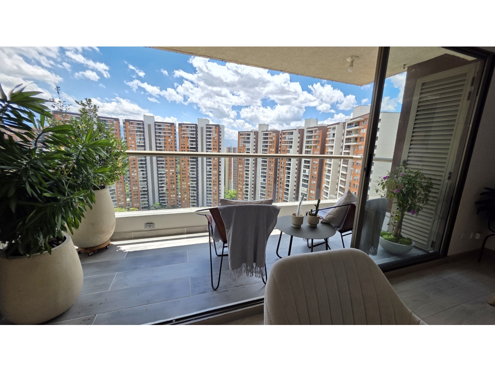 VENTA APARTAMENTO LOMA DE LOS BERNAL, MEDELLÍN — foto 2