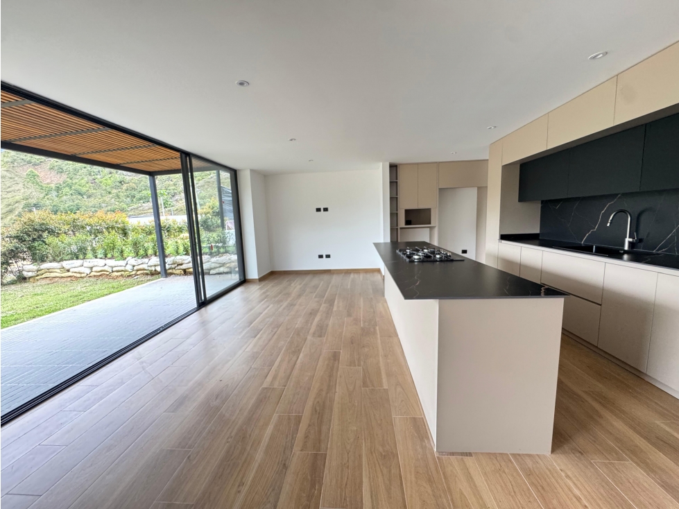 VENTA CASA PARA ESTRENAR EN HACIENDA LA ARGENTINA EL RETIRO.