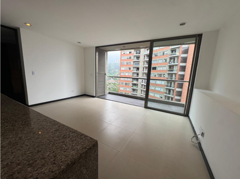 VENTA APARTAMENTO EN ALTOS DEL POBLADO, PADRE MARIANITO, PISO ALTO — foto 3