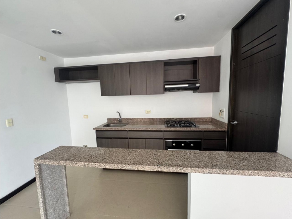 VENTA APARTAMENTO EN ALTOS DEL POBLADO, PADRE MARIANITO, PISO ALTO — foto 2