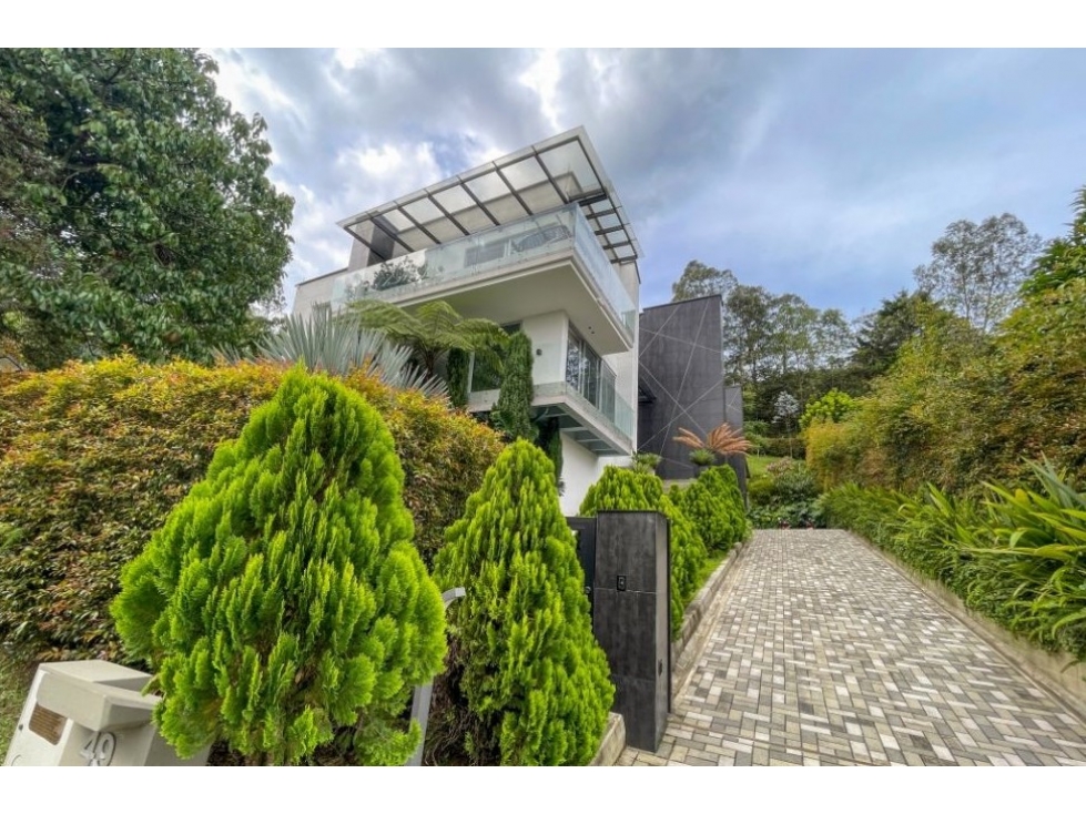 VENTA CASA CAMPESTRE 3 NIVELES LAS PALMAS MEDELLÍN