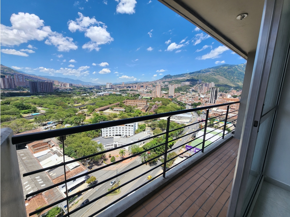 VENTA APARTAMENTO EN NIQUIA, VISTA CIUDAD, PISO ALTO. — foto 2