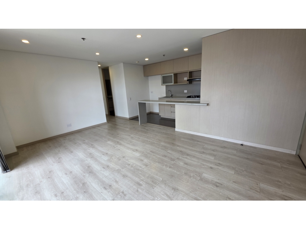 VENTA APARTAMENTO ALTOS DEL POBLADO, PISO ALTO. — foto 2
